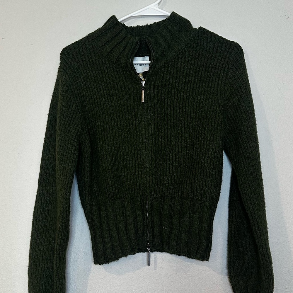 Cropped green long sleeve sweater with 6 inch collar and waistband. Size medium.